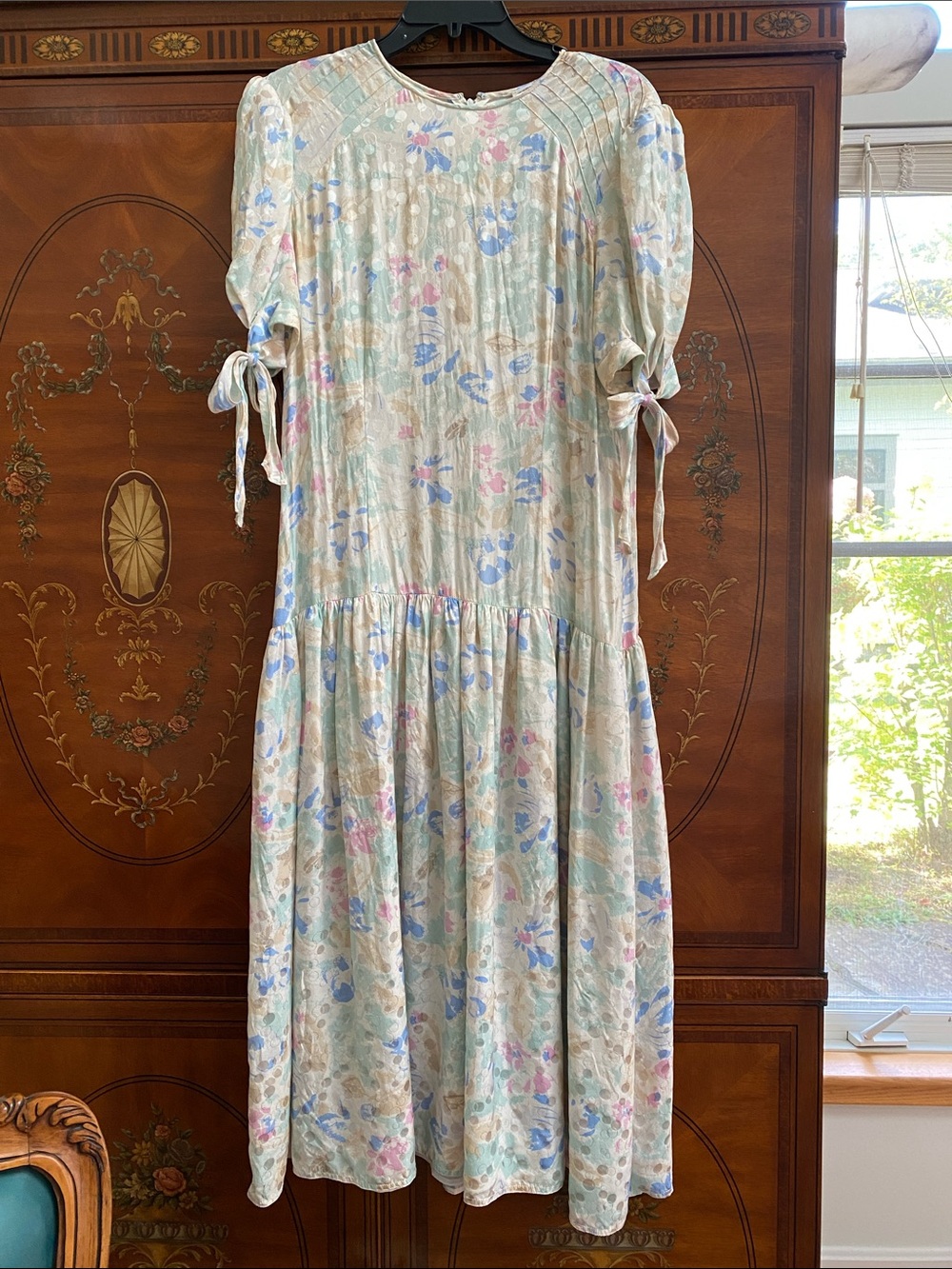Vintage 100% silk Maggy London Pastel Floral Midi Dress in Blue, Pink, Cream